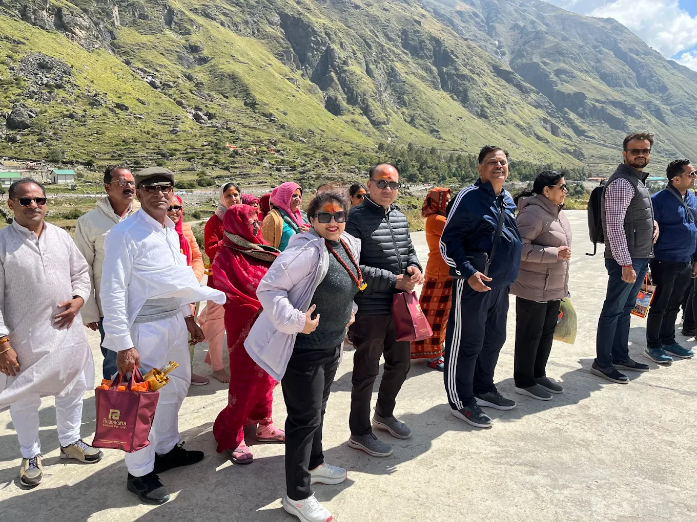 Pilgrims walking towards Kedarnath valley